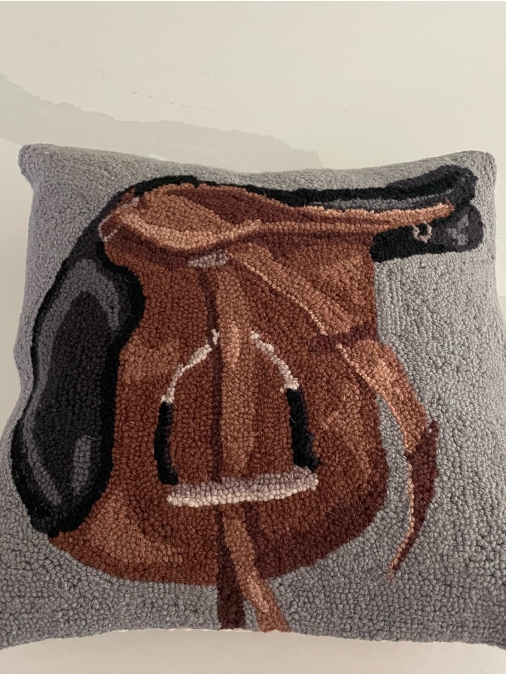 English Hunt Saddle Hooked Accent Pillow equestrian, derby, horse riding - Picture 4 of 8